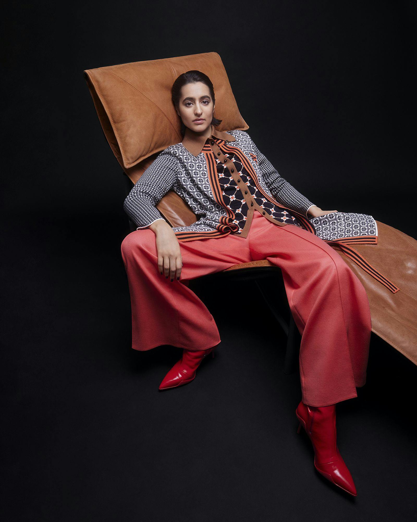 Oleana Autumn winter collectoin – high-end wool clothing and knitwear, made in norway. Women sitting laidback in power pose.